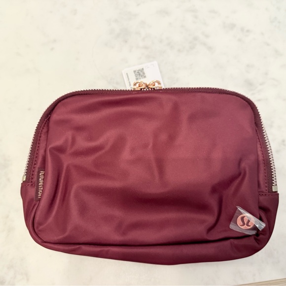 LULULEMON GARNET RED BELT BAG NWT - Picture 4 of 5
